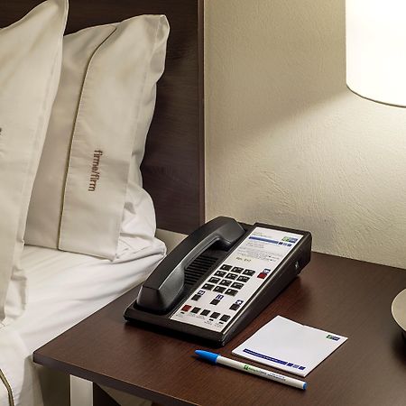 Holiday Inn Express Guaymas By Ihg Exterior photo A telephone in a hotel room