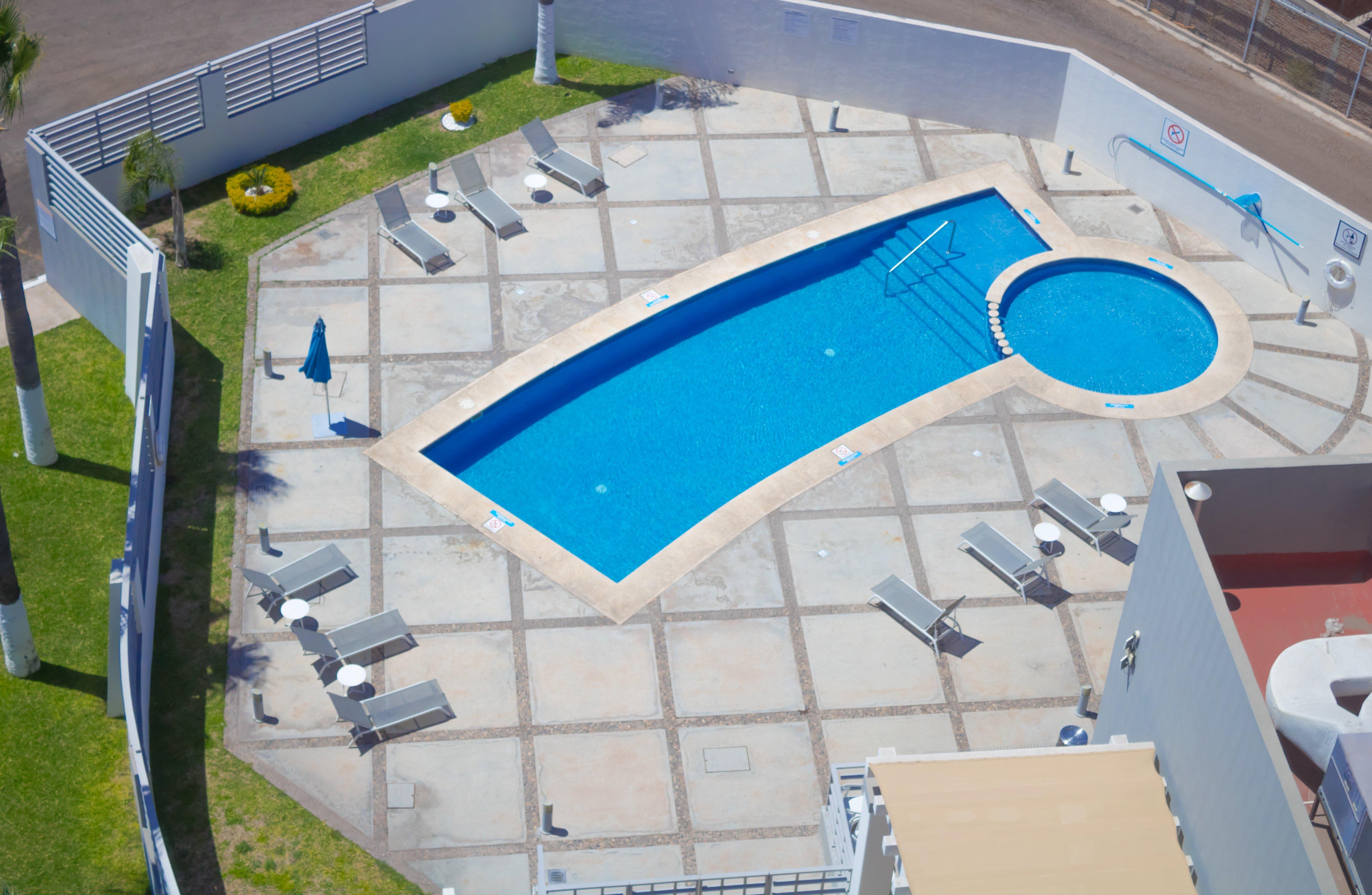 Holiday Inn Express Guaymas By Ihg Exterior photo Aerial view of a swimming pool