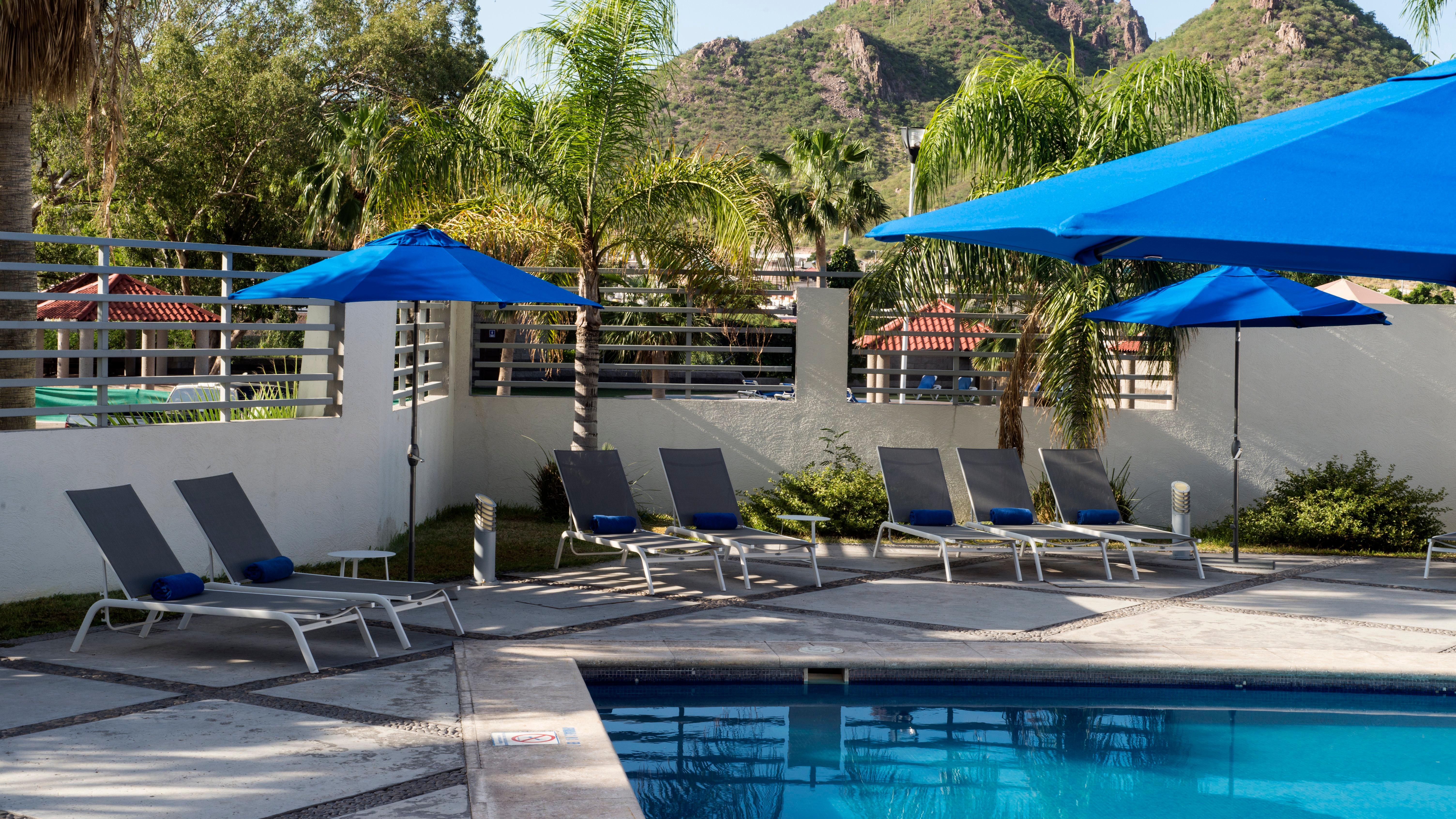 Holiday Inn Express Guaymas By Ihg Exterior photo The pool at the Beverly Hills Hotel