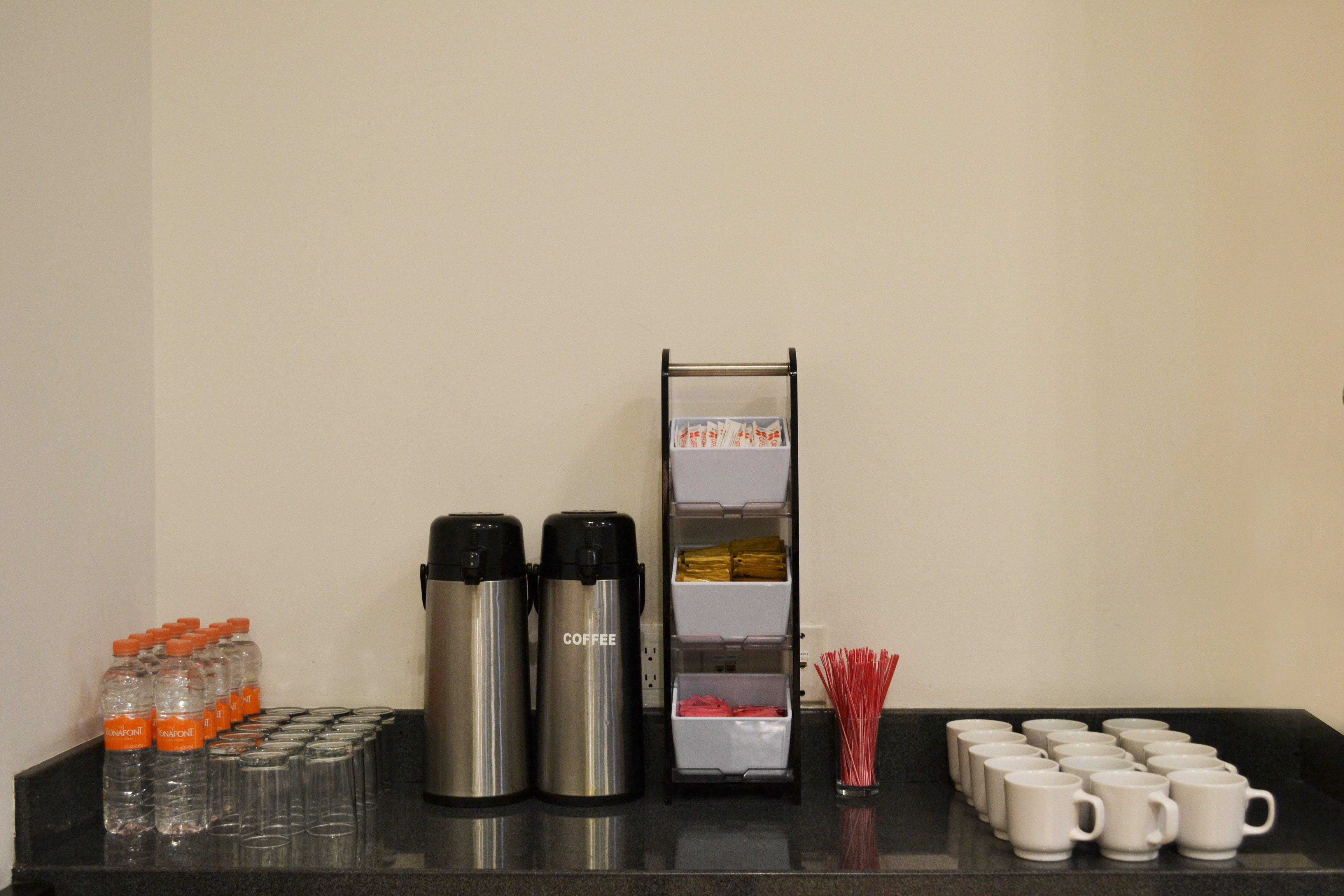 Holiday Inn Express Guaymas By Ihg Exterior photo Coffee station