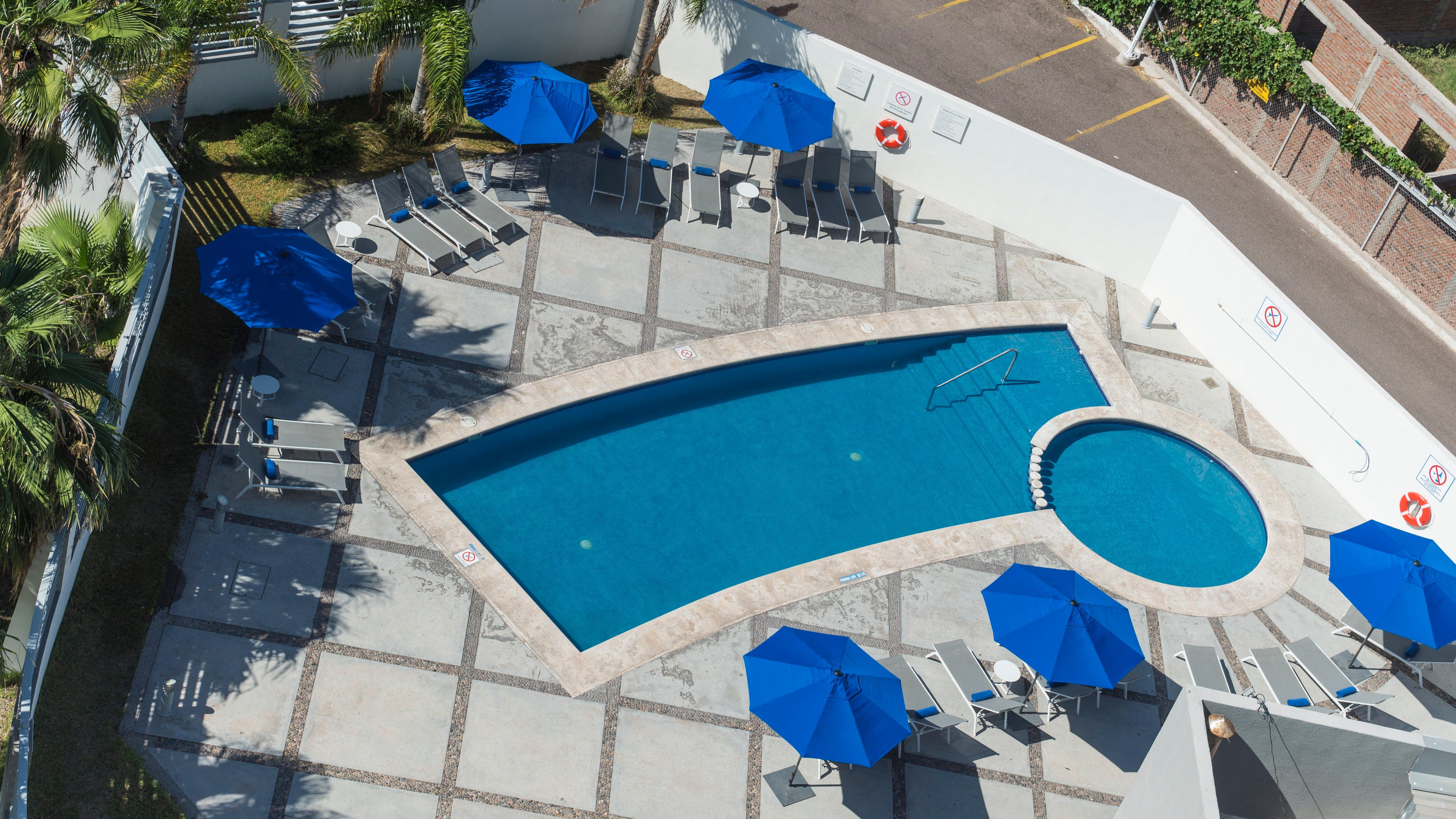 Holiday Inn Express Guaymas By Ihg Exterior photo Aerial view of the pool at the hotel