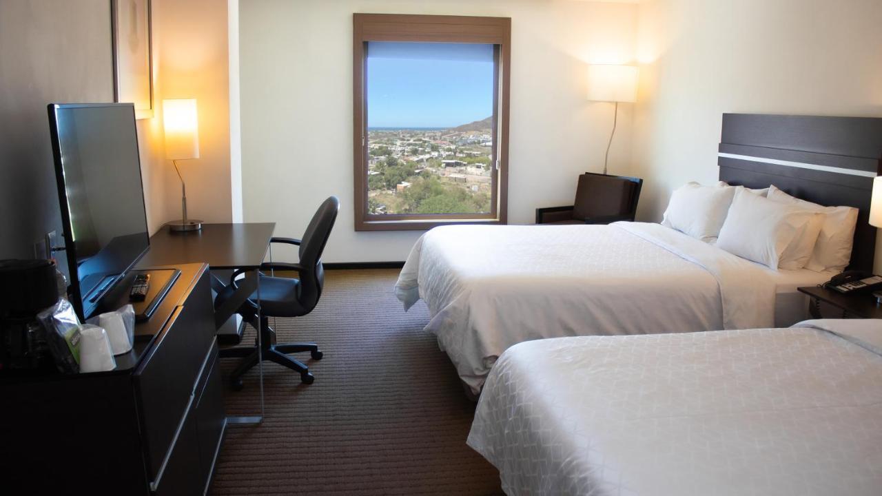 Holiday Inn Express Guaymas By Ihg Exterior photo A typical room at the Hilton Garden Inn in Albuquerque, New Mexico