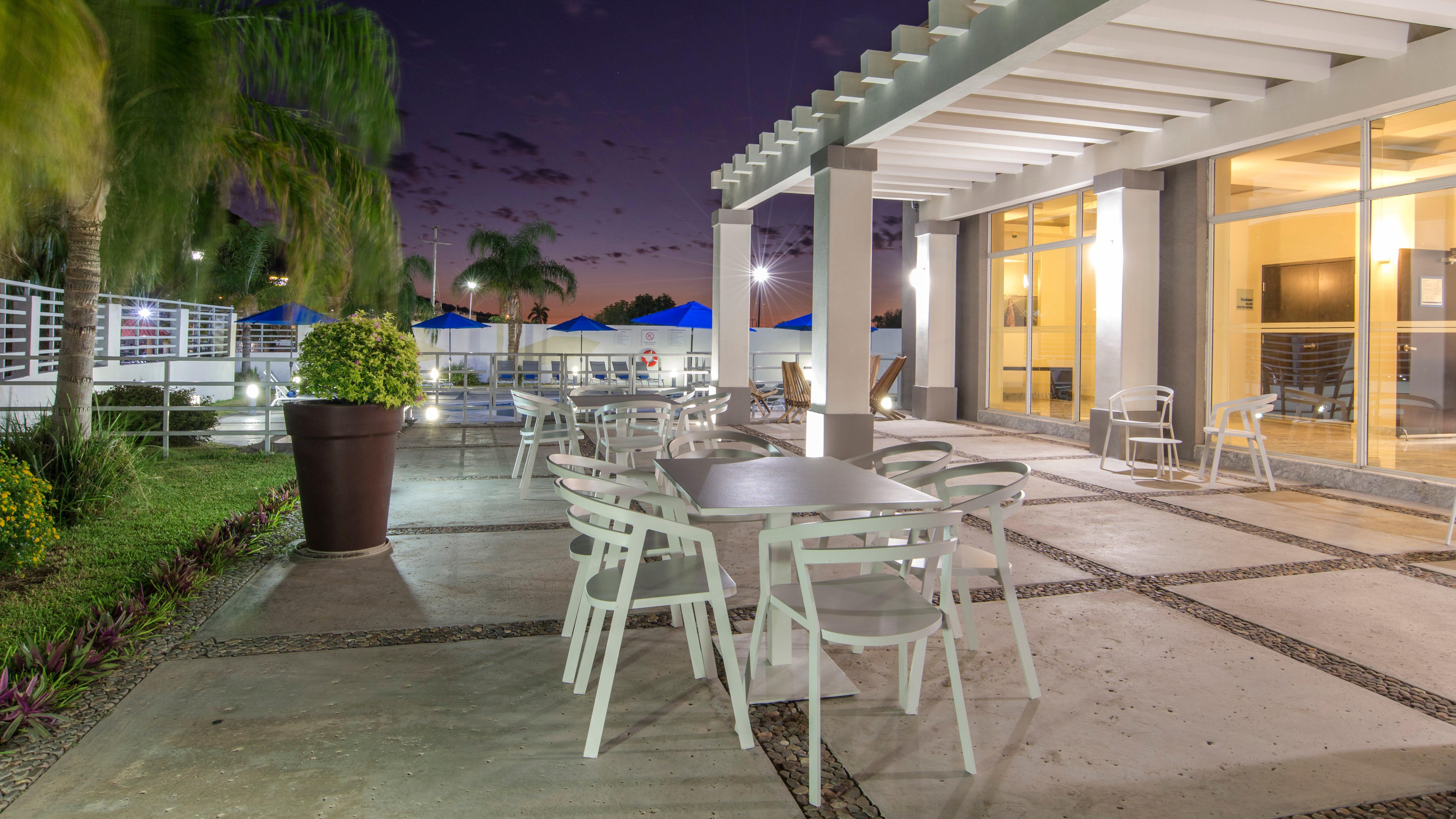 Holiday Inn Express Guaymas By Ihg Exterior photo Hotel's pool area