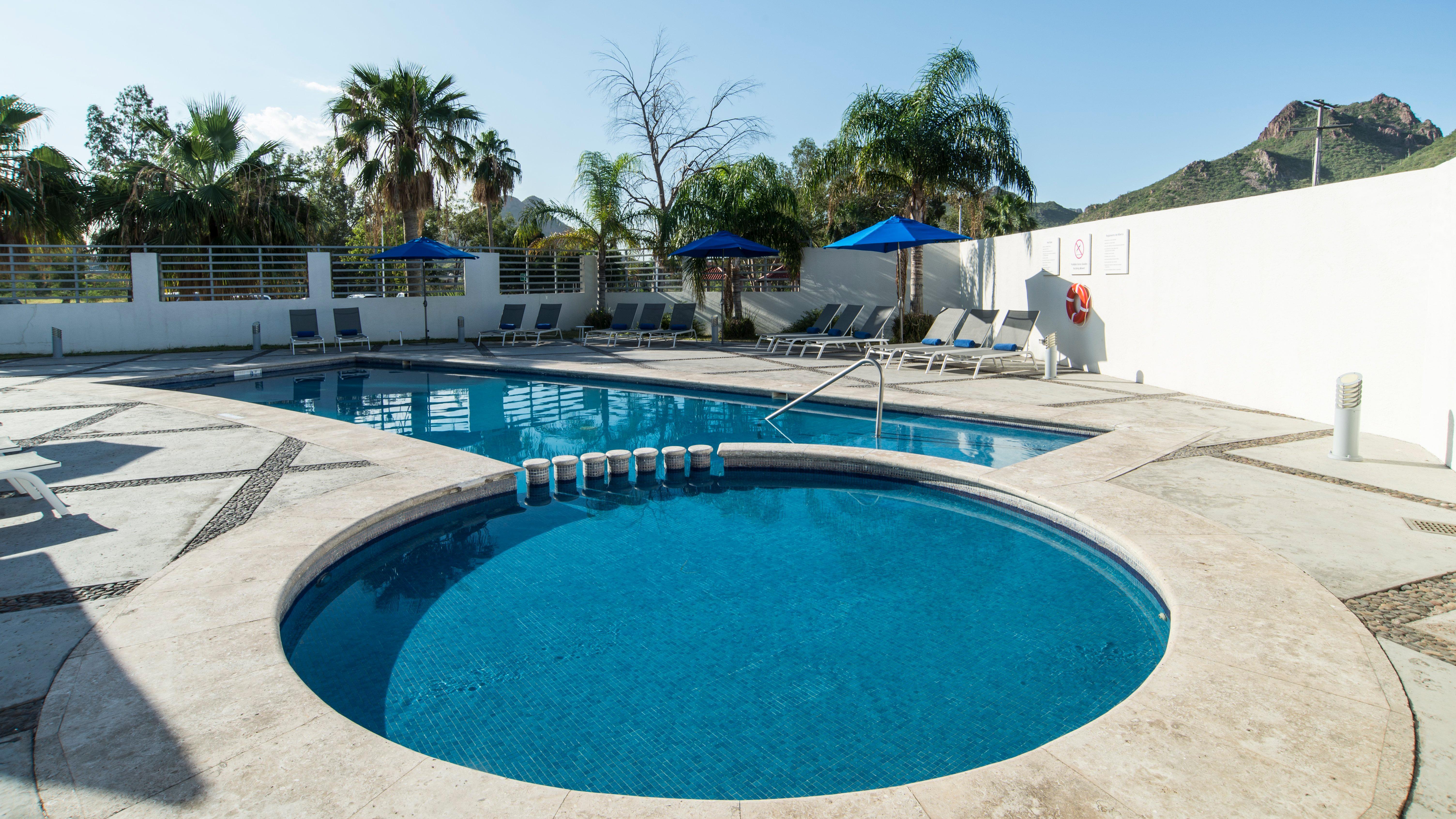 Holiday Inn Express Guaymas By Ihg Exterior photo Swimming pool
