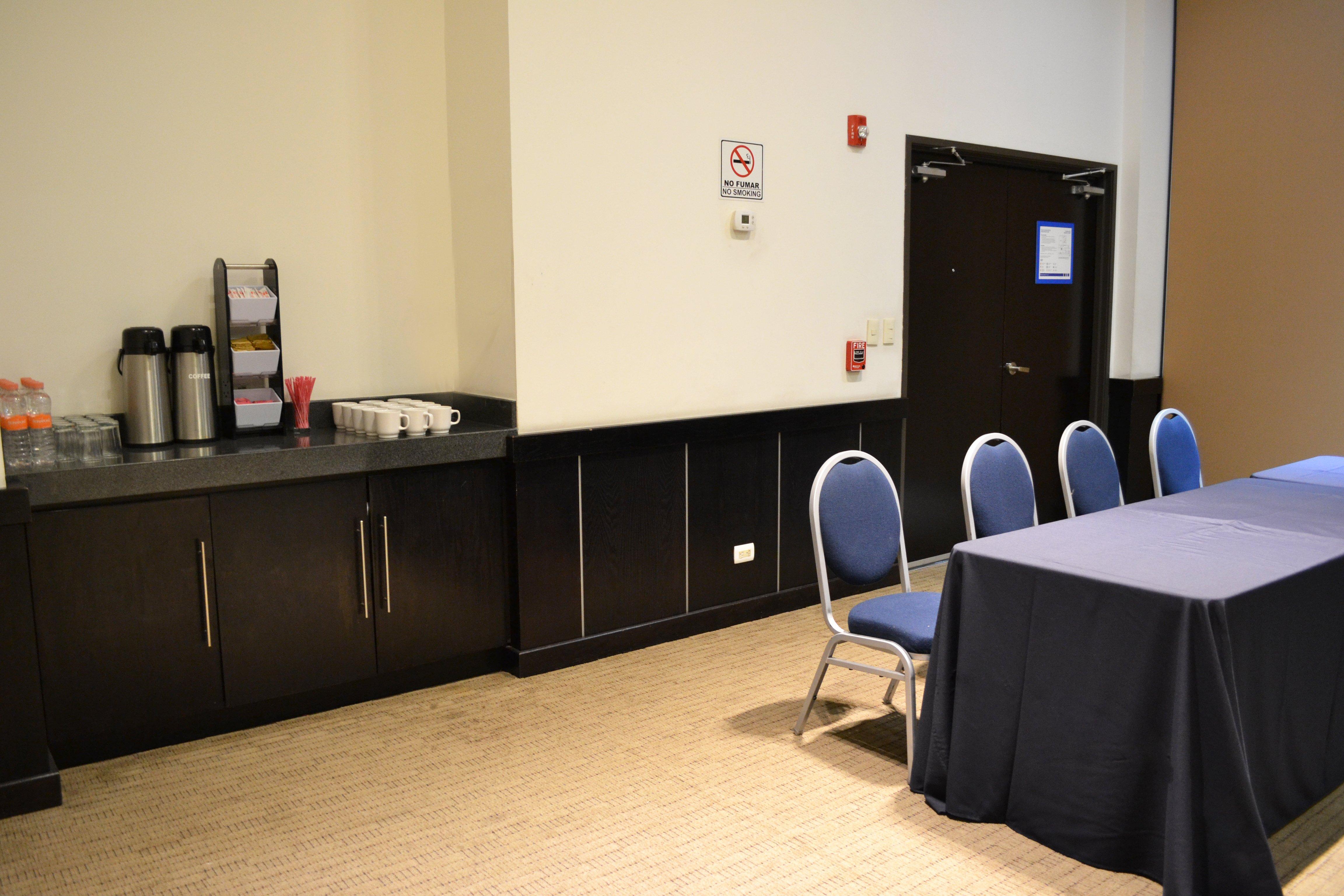 Holiday Inn Express Guaymas By Ihg Exterior photo A typical break room