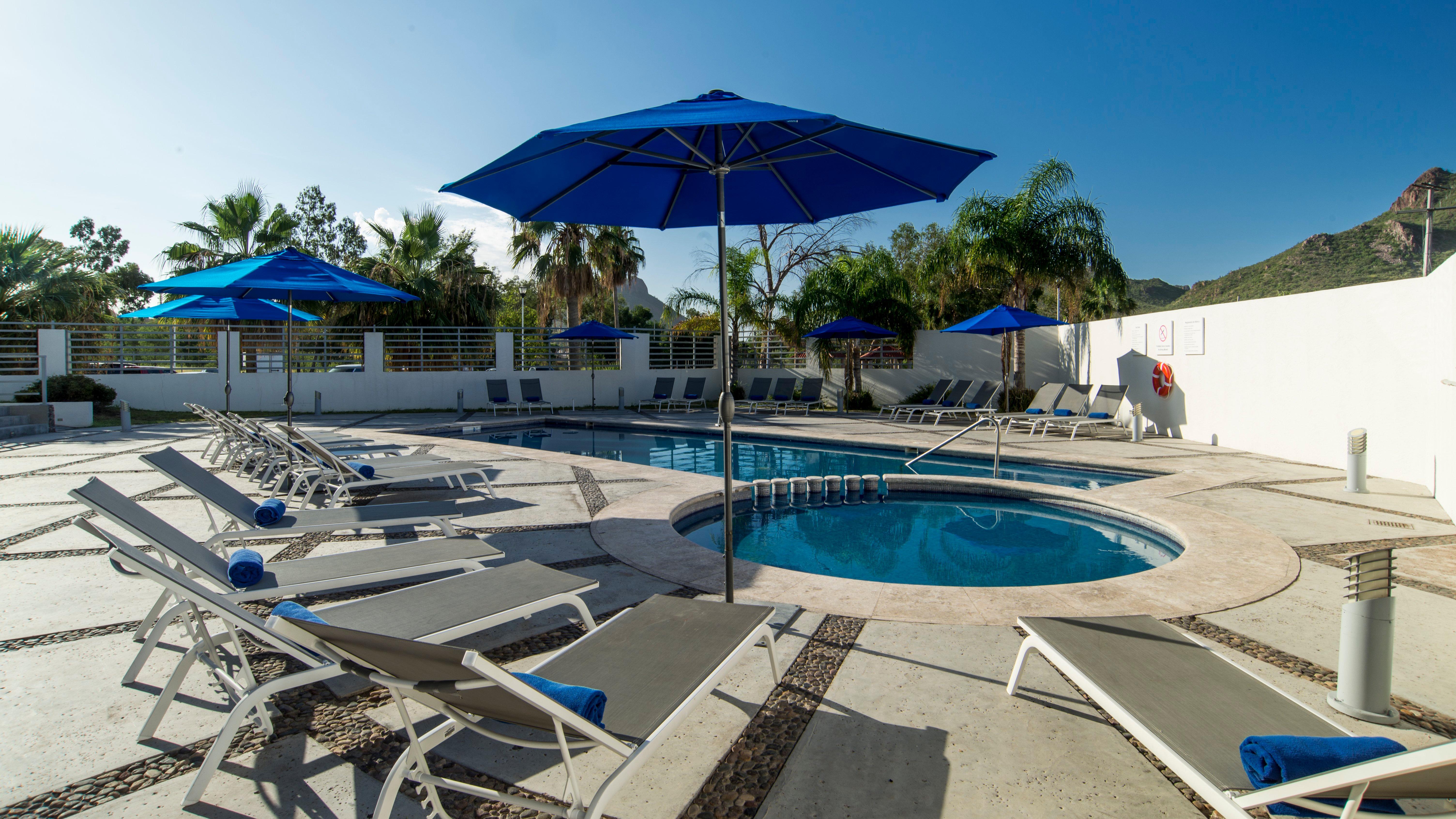 Holiday Inn Express Guaymas By Ihg Exterior photo Hotel's pool