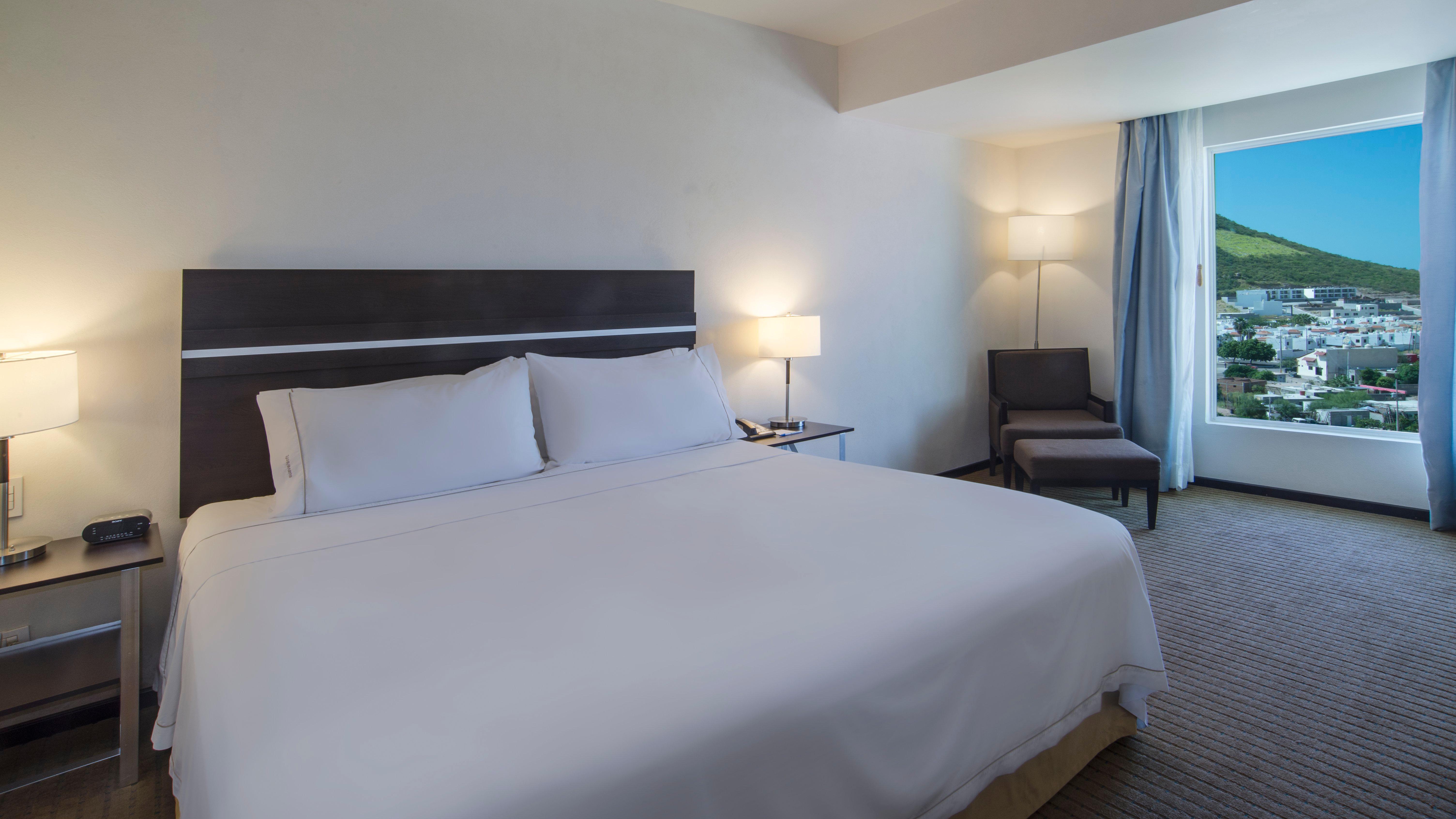 Holiday Inn Express Guaymas By Ihg Exterior photo A guest room at the Hilton San Francisco Airport