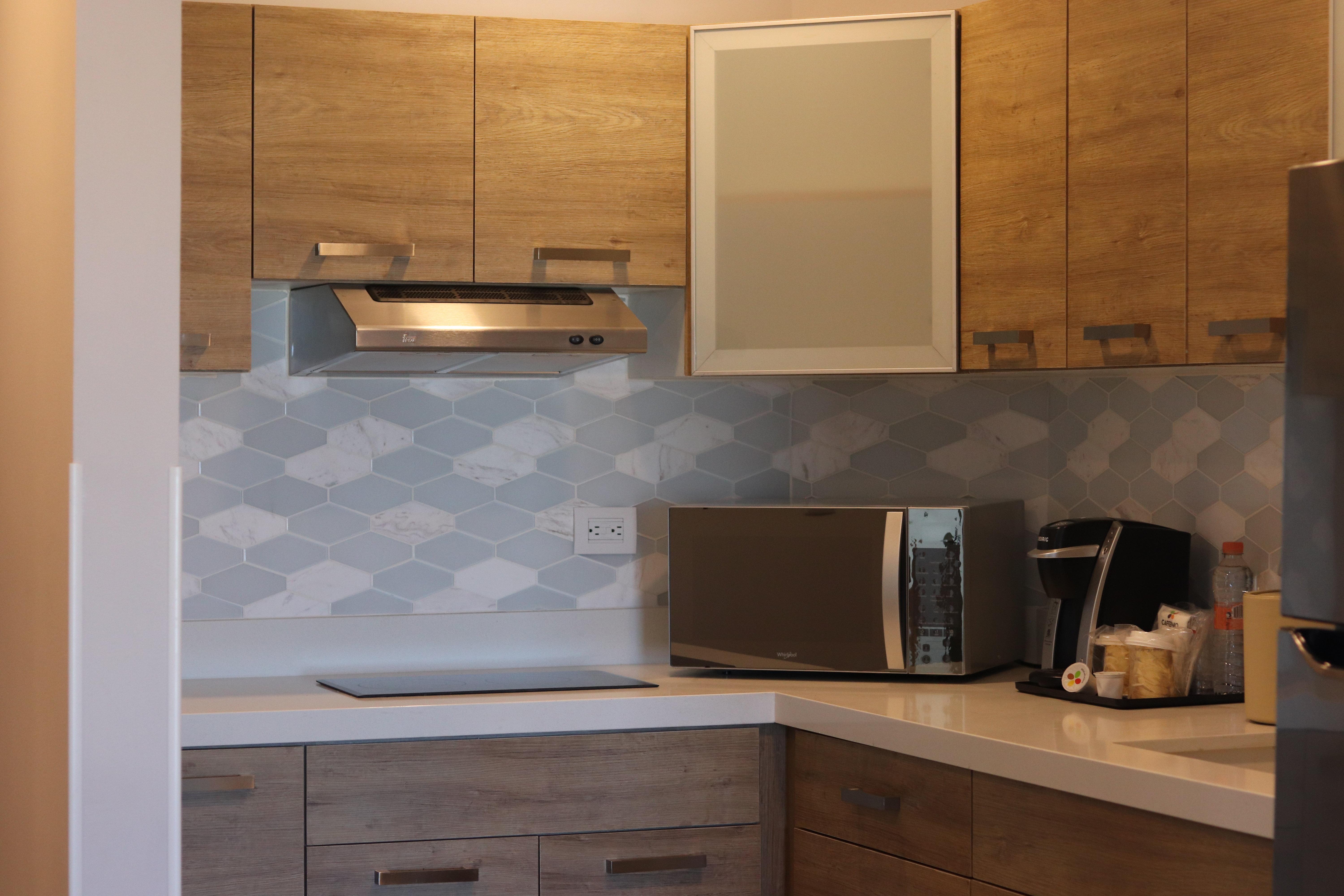 Holiday Inn Express Guaymas By Ihg Exterior photo A kitchen with a microwave oven