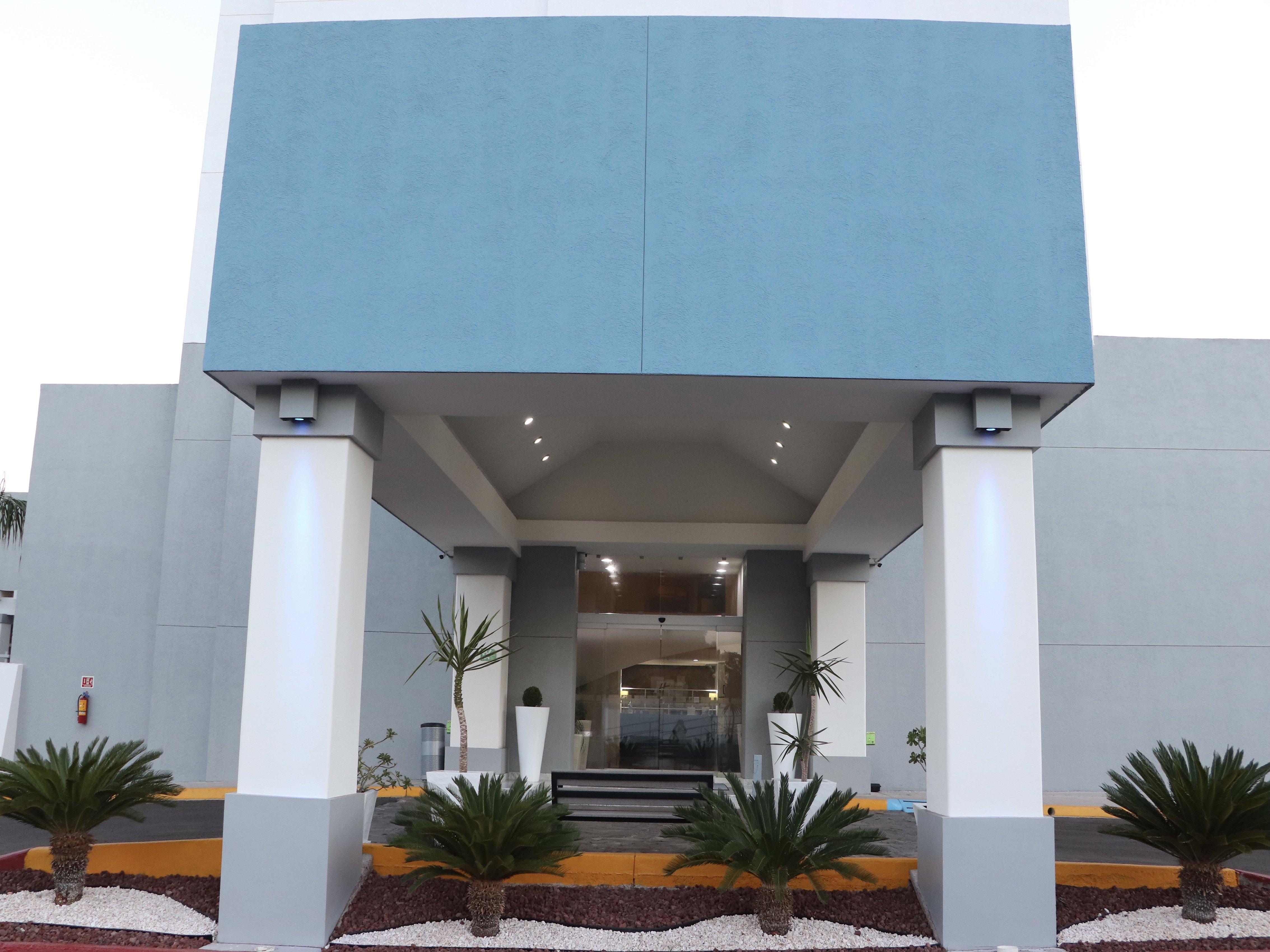 Holiday Inn Express Guaymas By Ihg Exterior photo Entrance to the hotel